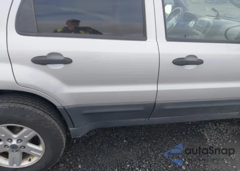 2005 Ford Escape Hybrid from USA, damaged, VIN 1FMCU95H15KD16826
